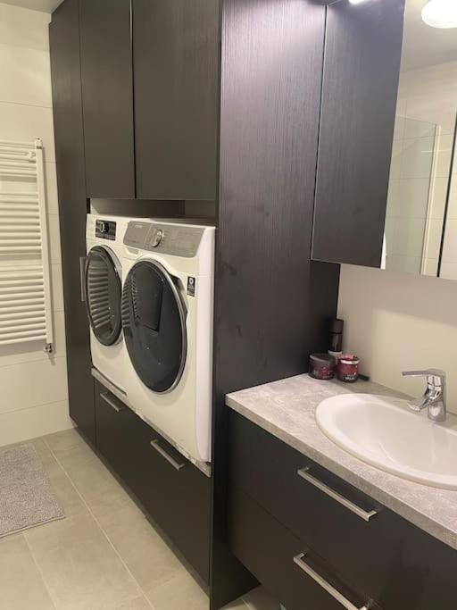 Beautiful Apartment Near Airport Njarthvik ภายนอก รูปภาพ