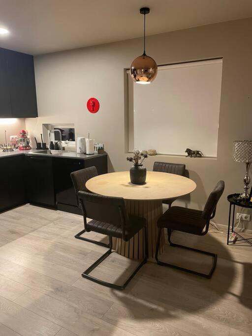 Beautiful Apartment Near Airport Njarthvik ภายนอก รูปภาพ