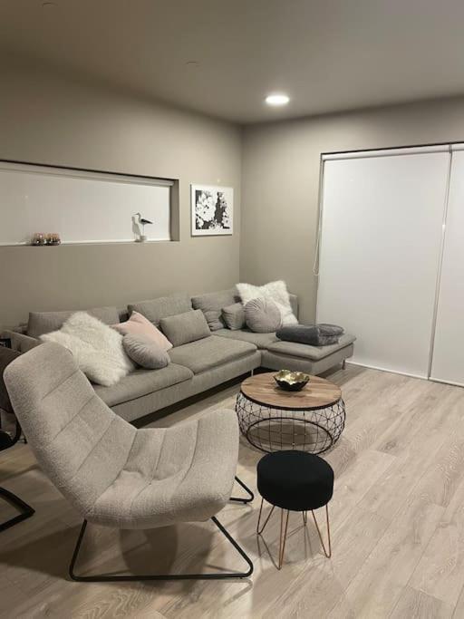 Beautiful Apartment Near Airport Njarthvik ภายนอก รูปภาพ