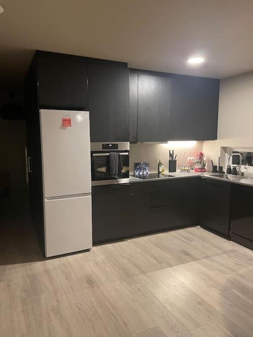 Beautiful Apartment Near Airport Njarthvik ภายนอก รูปภาพ